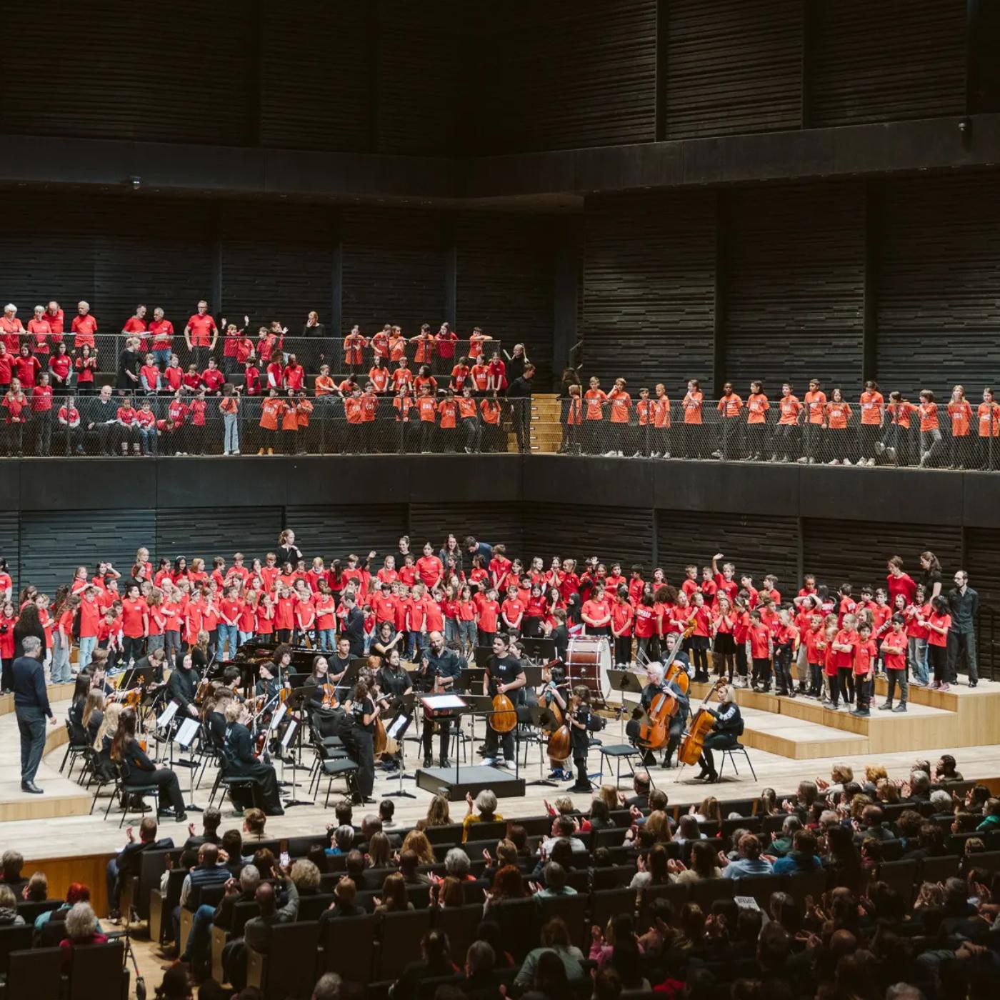 Bühnenansicht beim Superar Jahreskonzert 2025