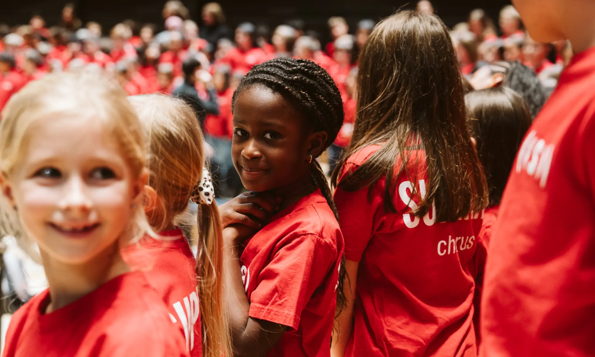 Mädchen im Chor beim Superar Jahreskonzert 2025
