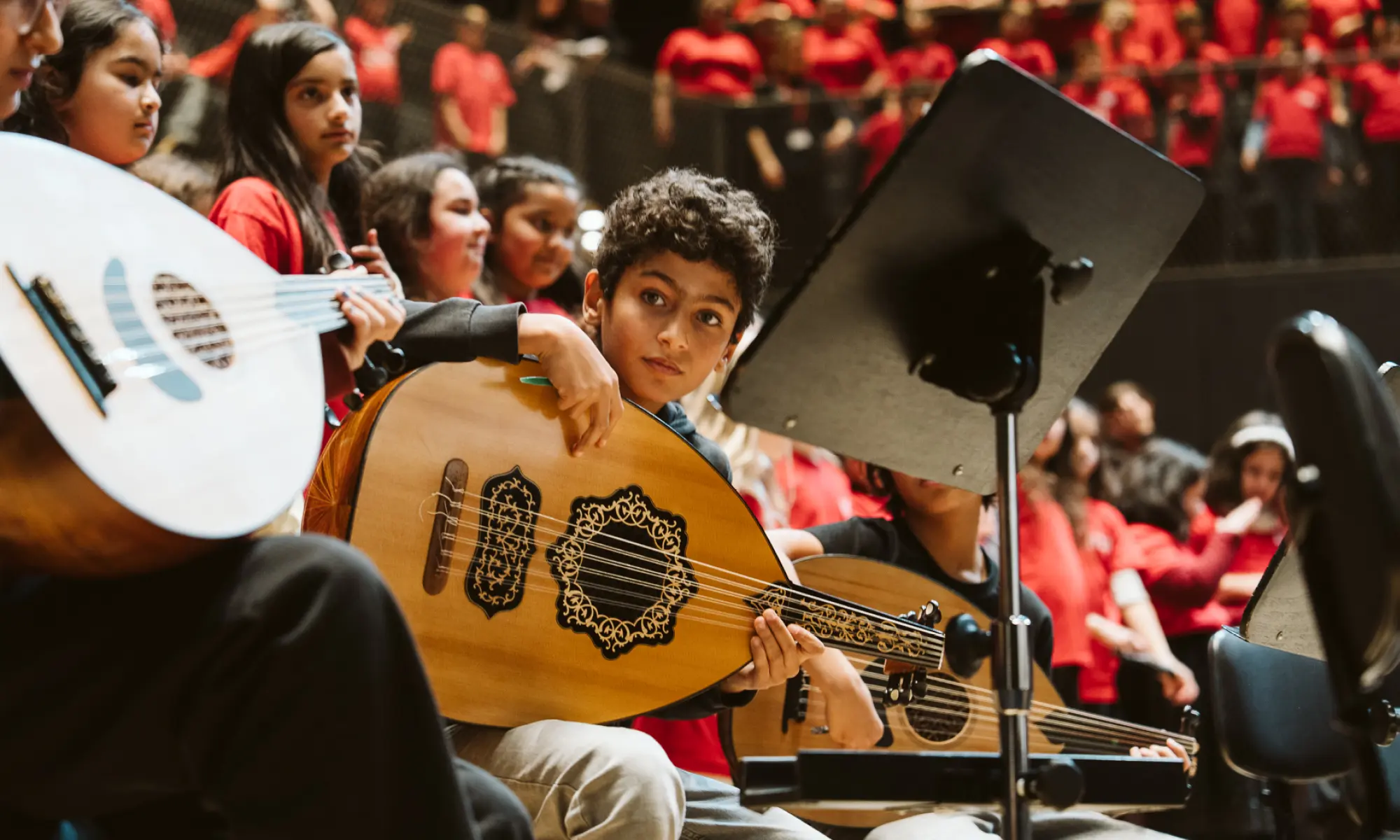 Junger Oud-Spieler beim Superar Jahreskonzert 2025