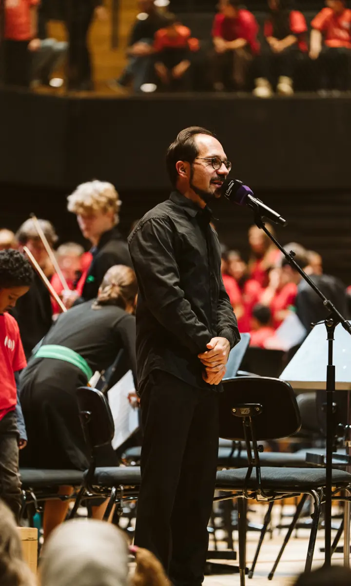 Redner beim Superar Jahreskonzert 2025