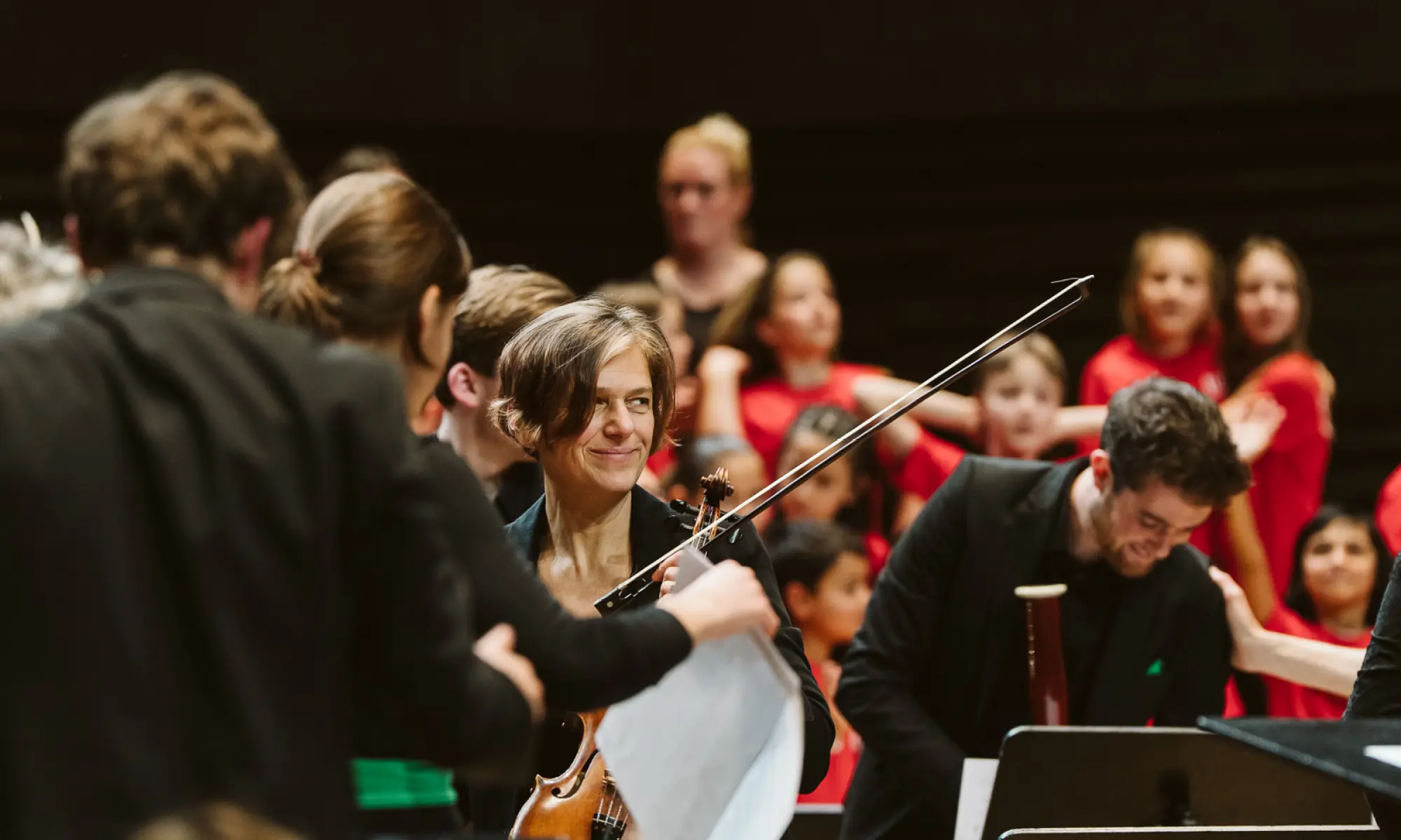 Tutorin beim Superar Jahreskonzert 2025
